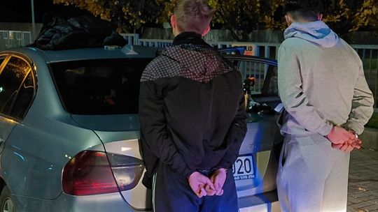 Policjanci z Tarnowa zatrzymali pojazd marki BMW. Szokujące odkrycie w bagażniku!