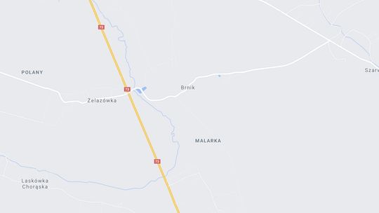 Policjant z po służbie znalazł zwłoki mężczyzny przy drodze krajowej 73 w Żelazówce