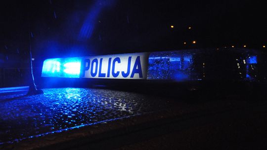 Policyjny pościg za kierowcą volkswagena, samochód wpadł do rowu Policyjny pościg za kierowcą volkswagena, samochód wpadł do rowu