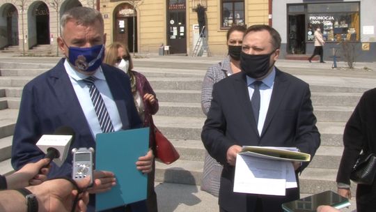 Politycy Platformy Obywatelskiej apelują o zwolnienia z opłat przedsiębiorców w Bochni