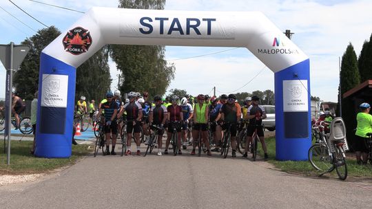 Ponad 300 rowerzystów na trasie. Ruszyła 9. edycja rajdu w gminie Szczurowa