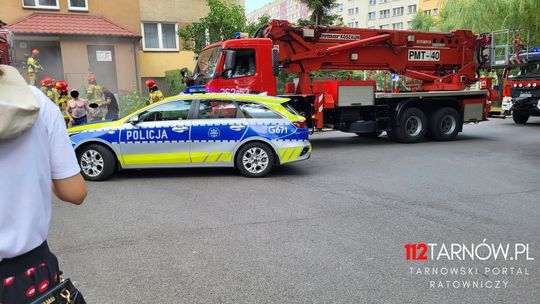 Poparzony mężczyzna trafił do szpitala po pożarze w bloku przy Spadzistej w Tarnowie