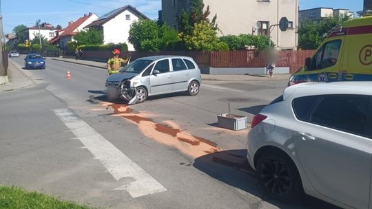 Poranne zderzenie samochodów na ul. Jaracza w Tarnowie. Jedna osoba w szpitalu Poranne zderzenie samochodów na ul. Jaracza w Tarnowie. Jedna osoba w szpitalu