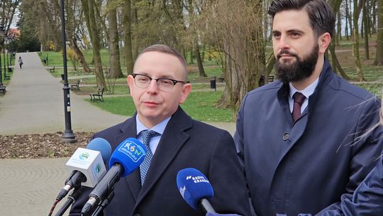 Posłowie Norbert Kaczmarczyk i Piotr Sak chcą bronić polskich lasów