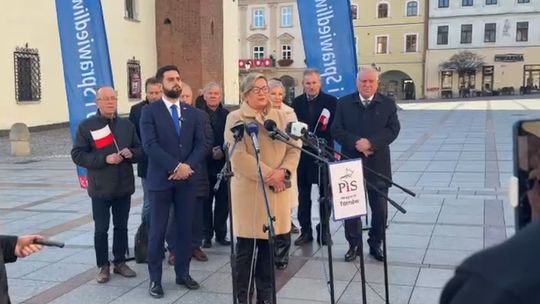 Posłowie PiS o trudnej sytuacji w polskiej służbie zdrowia i potężnej dziurze budżetowej NFZ-u Posłowie PiS o trudnej sytuacji w polskiej służbie zdrowia i potężnej dziurze budżetowej NFZ-u