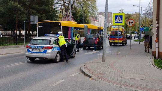 Potrącenie pieszej na ul. Mickiewicza w Tarnowie. Utrudnienia w ruchu