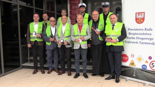 Powiat dąbrowski. O bezpieczeństwie kierowców ze św. Krzysztofem