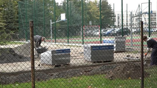 Powstaje nowy plac zabaw i siłownia plenerowa przy tarnowskiej szkole!