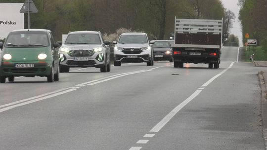 Powstaną chodniki przy DK73 od Szczucina po Lisią Górę