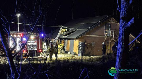 Pożar budynku mieszkalnego w Chojniku. Wewnątrz miały być dwie osoby