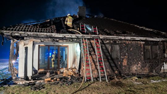 Pożar budynku mieszkalnego w powiecie dąbrowskim