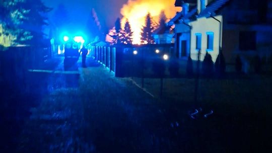 Pożar budynku mieszkalnego w Śledziejowicach. Nie żyje około 60-letni mężczyzna Pożar budynku mieszkalnego w Śledziejowicach. Nie żyje około 60-letni mężczyzna