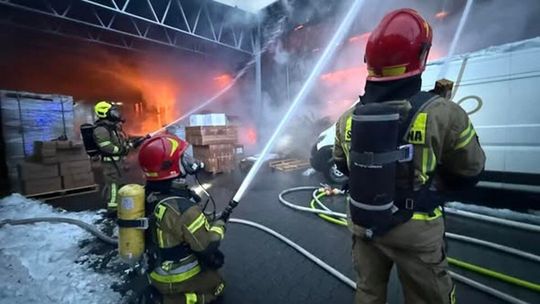 Pożar hali przemysłowej w Skawinie