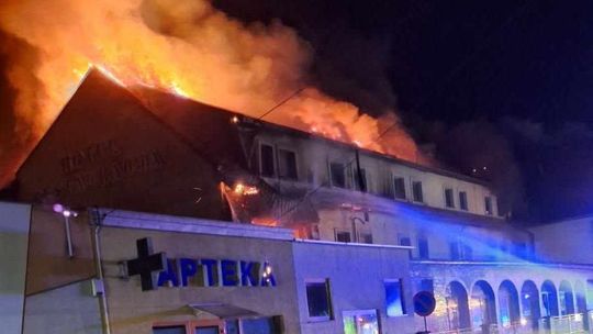 Pożar hotelu w Nowym Brzesku. Pożar gasili strażacy z kilku powiatów!