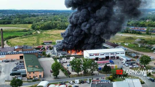 Pożar hurtowni zniczy w Tarnowie