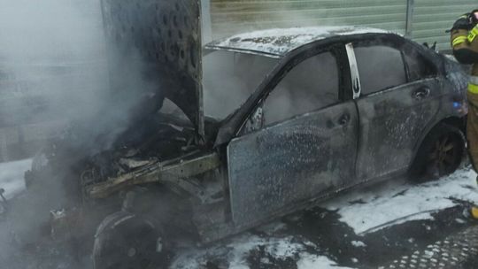 Pożar mercedesa na autostradzie A4 pod Tarnowem