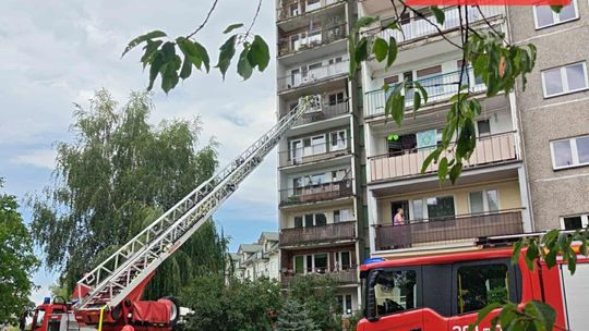 Pożar mieszkania przy Marynarki Wojennej w Tarnowie. Ewakuowano mieszkańców! Pożar mieszkania przy Marynarki Wojennej w Tarnowie. Ewakuowano mieszkańców!