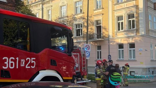 Pożar mieszkania przy ul. Matejki w Tarnowie. Ewakuowano pięć osób