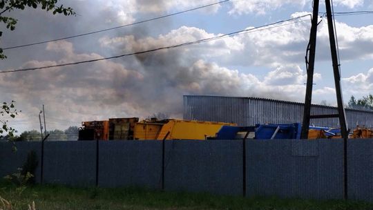 Pożar na składowisku odpadów wielkogabarytowych przy ul. Fabrycznej w Tarnowie