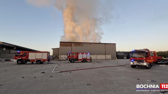 Pożar na terenie firmy zajmującej się sortowaniem śmieci w Bochni