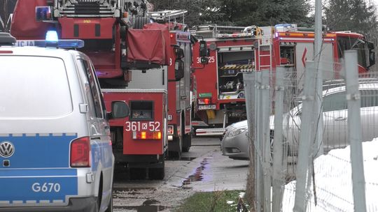 Pożar przy ulicy Elektrycznej w Tarnowie. Na miejscu działało pięć zastępów straży pożarnej