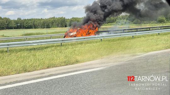 Pożar samochodu na autostradzie A4 pod Tarnowem