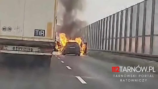 Pożar samochodu na wiadukcie autostrady A4 w Tarnowie