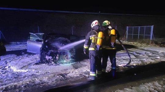 Pożar samochodu przy autostradzie A4