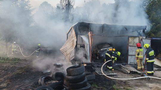 Pożar w Smykowie. Trzy osoby poszkodowane w pożarze, jedna w szpitalu!