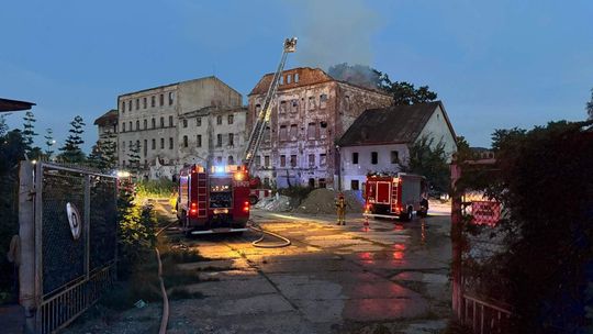 Pożar w Tarnowie. Paliło się w ruinach młyna Szancera