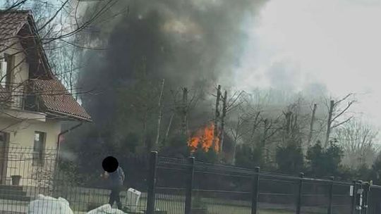 Pożar wiaty i budynku mieszkalnego w pod Brzeskim