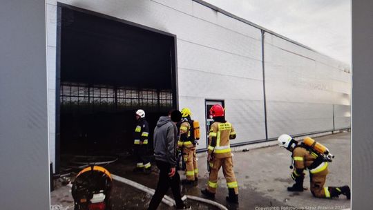 Pożar zbiorników z olejem opałowym w Dołędze