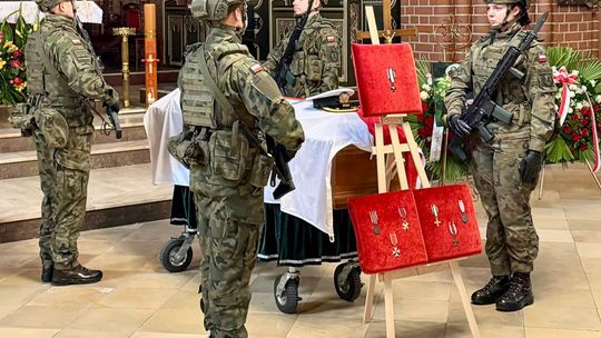 Pożegnanie komandora Romana Rakowskiego. Odszedł świadek historii i Honorowy Obywatel Brzeska