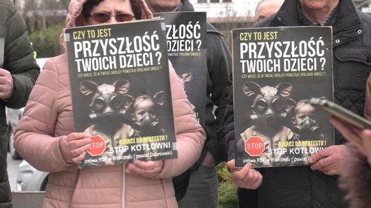 Protest pod Starostwem Powiatowym w Dąbrowie Tarnowskiej. Mieszkańcy nie chcą spalarni