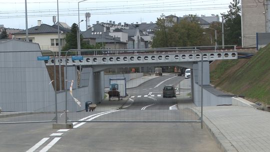 Przejazd pod wiaduktem na al. Tarnowskich będzie możliwy w październiku. To kolejny termin, który podają Polskie Koleje