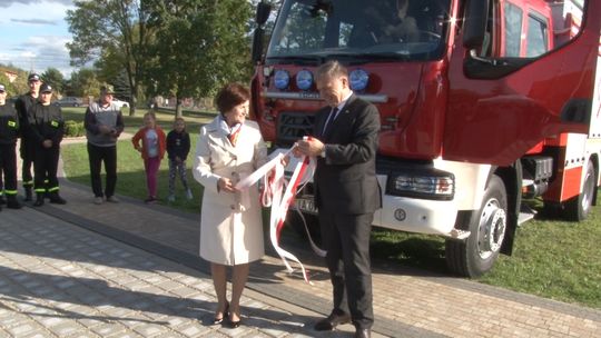 Przekazano i poświęcono nowy wóz dla OSP w Łęgu Tarnowskim