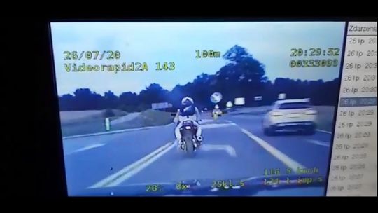 Region. Nastoletni motocyklista bez prawa jazdy łamał przepisy i uciekał przed policją