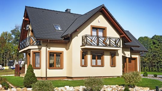 Remont dachu. Kiedy należy skorzystać z pomocy dekarza??