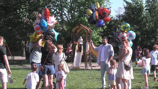 Rodzinny piknik przy Szkole Podstawowej nr 3 w Brzesku Rodzinny piknik przy Szkole Podstawowej nr 3 w Brzesku