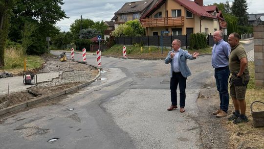 Rozpoczęła się przebudowa wąskiego, kolizyjnego skrzyżowania przy cmentarzu komunalnym w Brzesku Rozpoczęła się przebudowa wąskiego, kolizyjnego skrzyżowania przy cmentarzu komunalnym w Brzesku