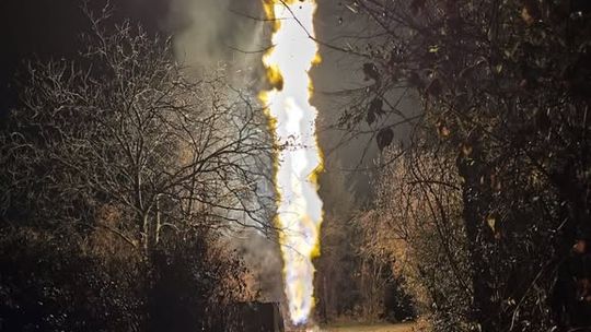 Rozszczelnienie rurociągu gazowego na Os. Podwawelskim w Krakowie Rozszczelnienie rurociągu gazowego na Os. Podwawelskim w Krakowie