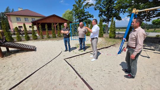 Ruszyła modernizacja placów zabaw w gminie Lisia Góra. Osiem miejscowości objętych inwestycją