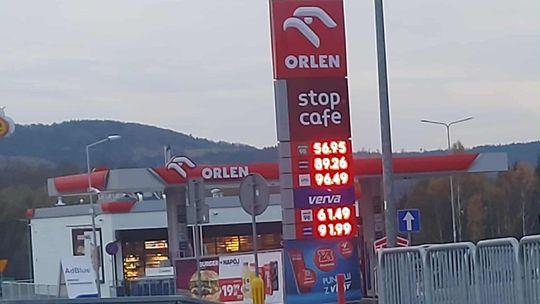 Rząd reaguje na drożejące paliwa. Premier zapowiada obniżki podatków i możliwe limity cen Rząd reaguje na drożejące paliwa. Premier zapowiada obniżki podatków i możliwe limity cen