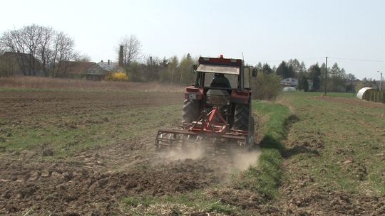 Rządowe zmiany mogą uderzyć w rolników z regionu. Zamiast 700 zł. na kwartał mogą płacić do ZUS-u 1400 zł... miesięcznie