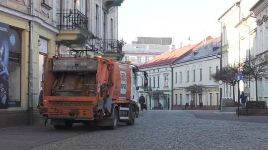 Rzadszy odbiór śmieci pomysłem Tarnowa na oszczędności