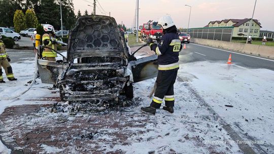 Samochód spłonął doszczętnie na DK94 w Zgłobicach