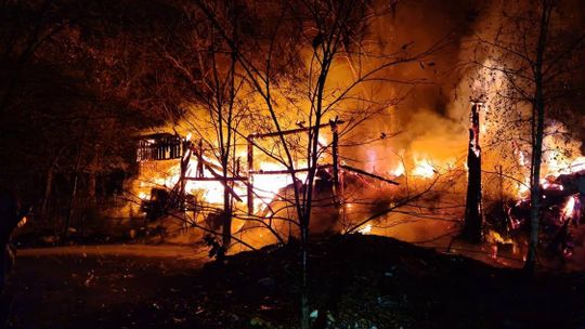 Seria pożarów na terenie gminy Żabno. Ze wstępnych ustaleń wynika, że jest to działanie osób trzecich 