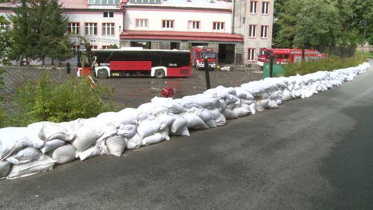 Siedziba Państwowej Straży Pożarnej w Wieliczce pod wodą. Nawałnica zalewała posesje, garaże i drogi w całym regionie