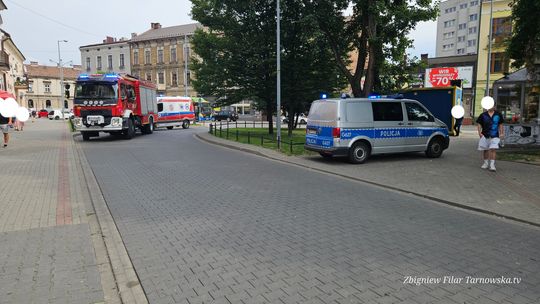 Służby interweniowały w centrum Tarnowa. Starszy mężczyzna trafił do szpitala