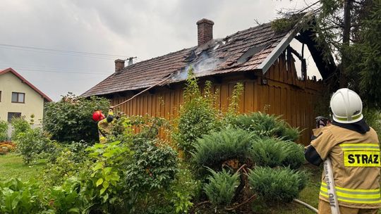 Smęgorzów. Piorun uderzył w drewniany dom